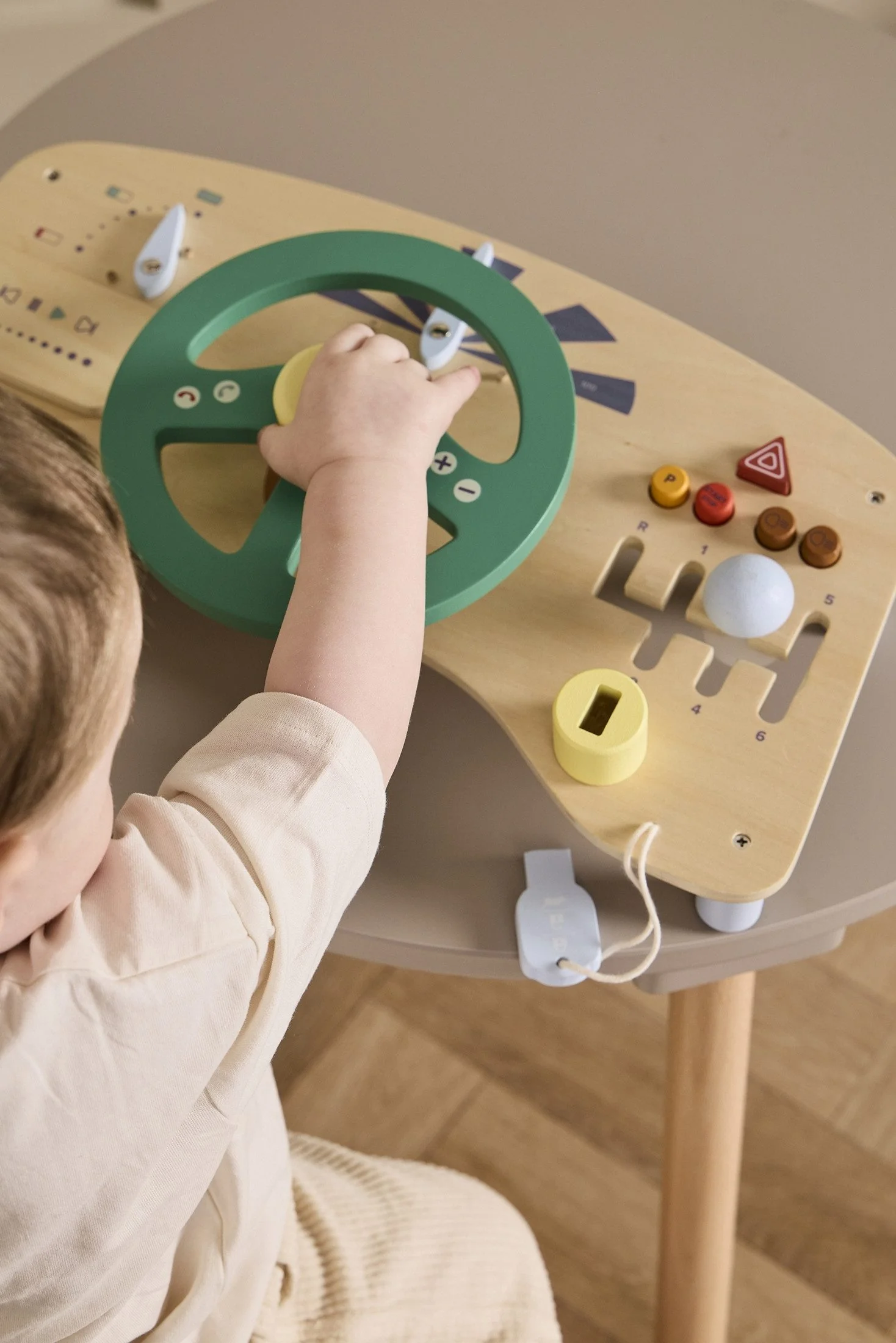 Kids Concept Motorikbrett Auto Aiden Aktivitätsspiel ab 12 Monaten