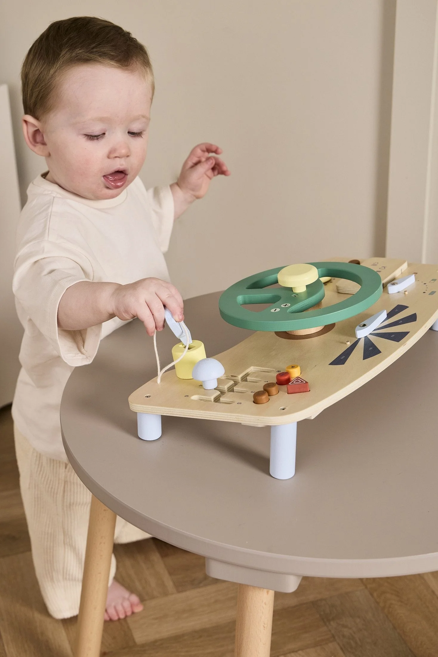 Kids Concept Motorikbrett Auto Aiden Aktivitätsspiel ab 12 Monaten