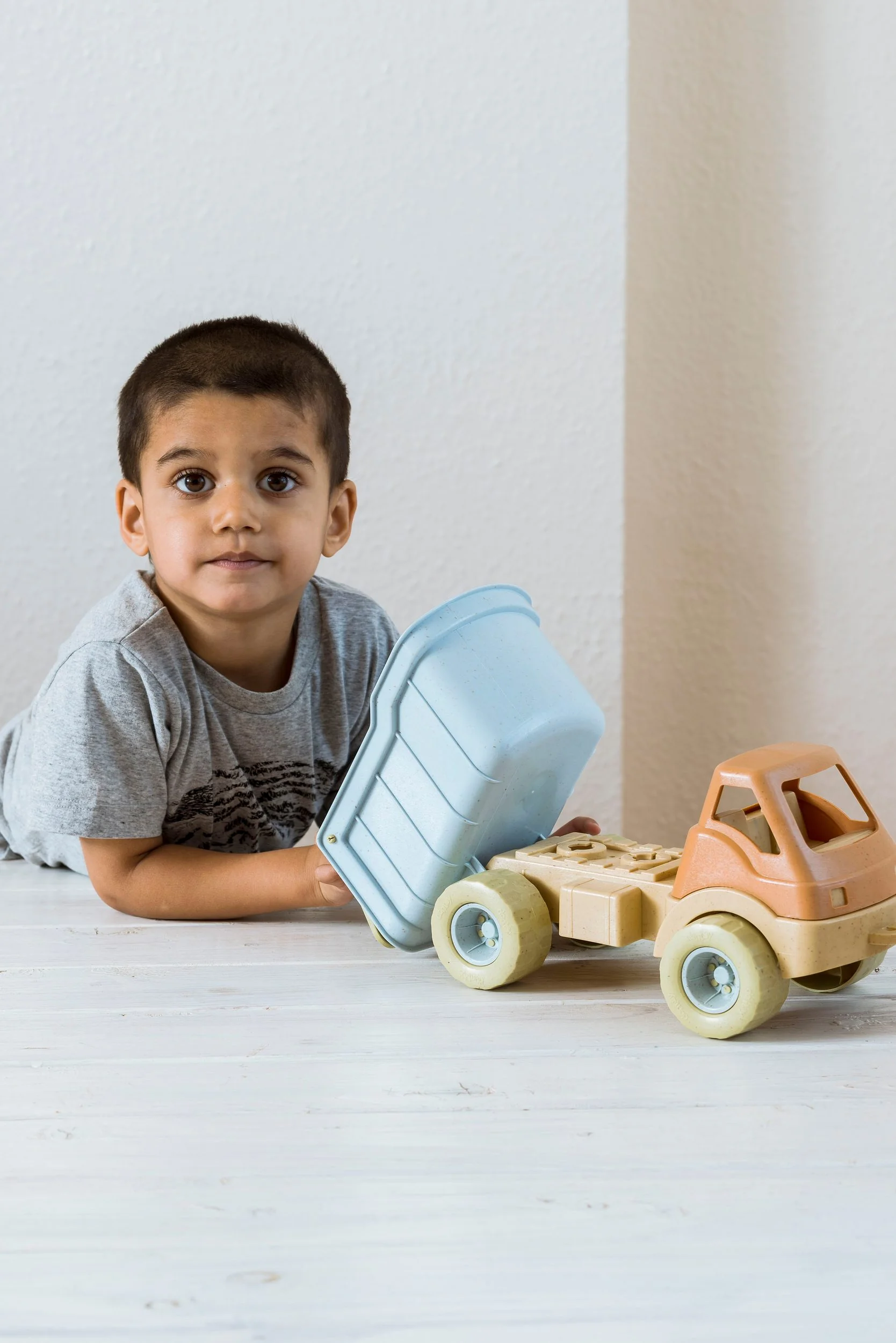 DANTOY Bio Sand-Kipplaster Spielzeug-LKW für den Sandkasten