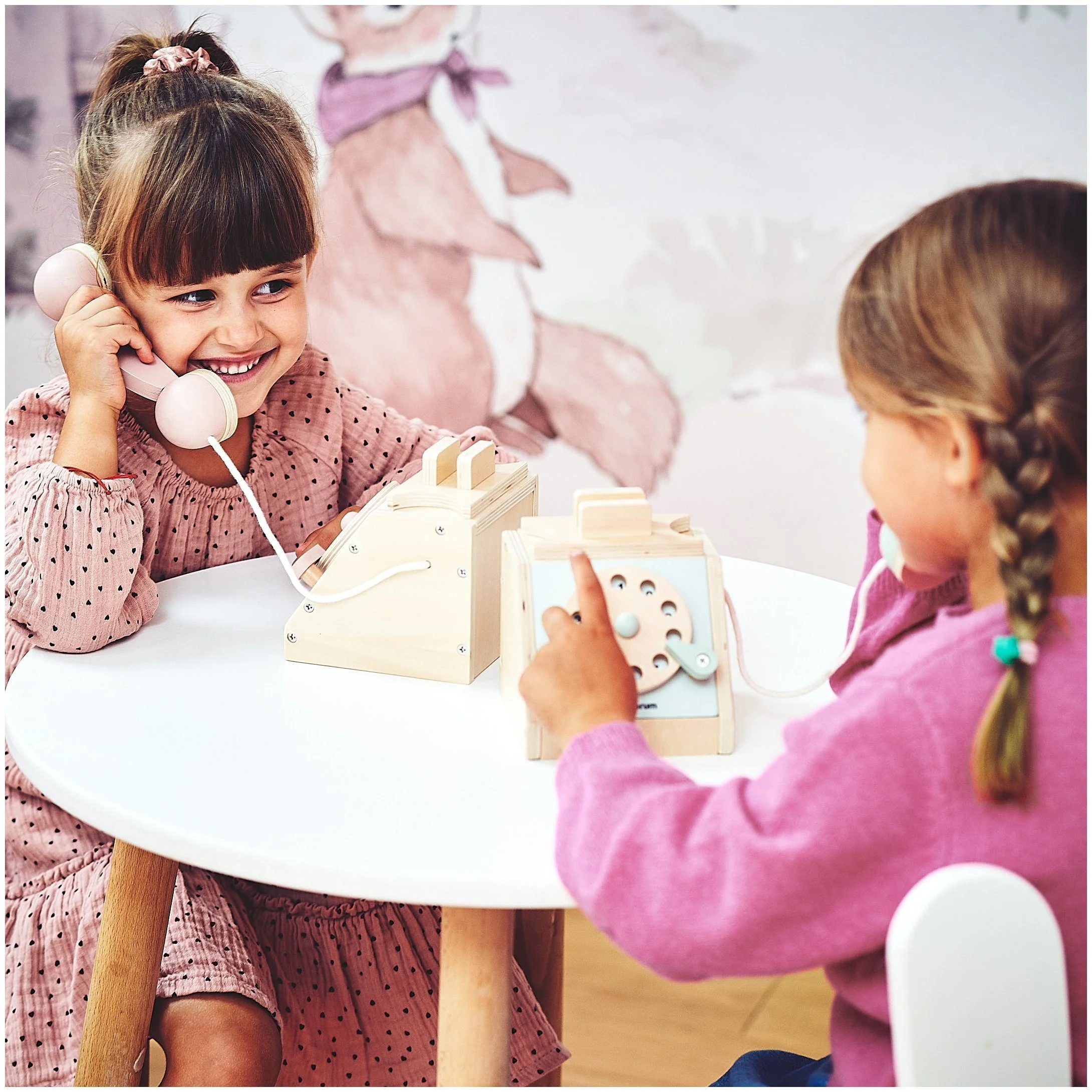 MAMABRUM Retro Holztelefon für Kinder mit Wählscheibe pastellrosa